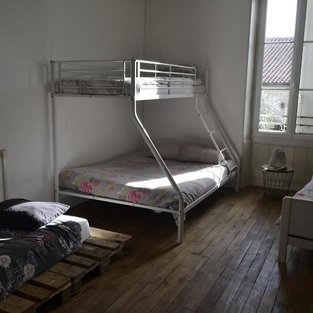 לינה וארוחת בוקר Chef-Boutonne Grande Chambre D'Hote Pour 4 A 5 Personnes מראה חיצוני תמונה