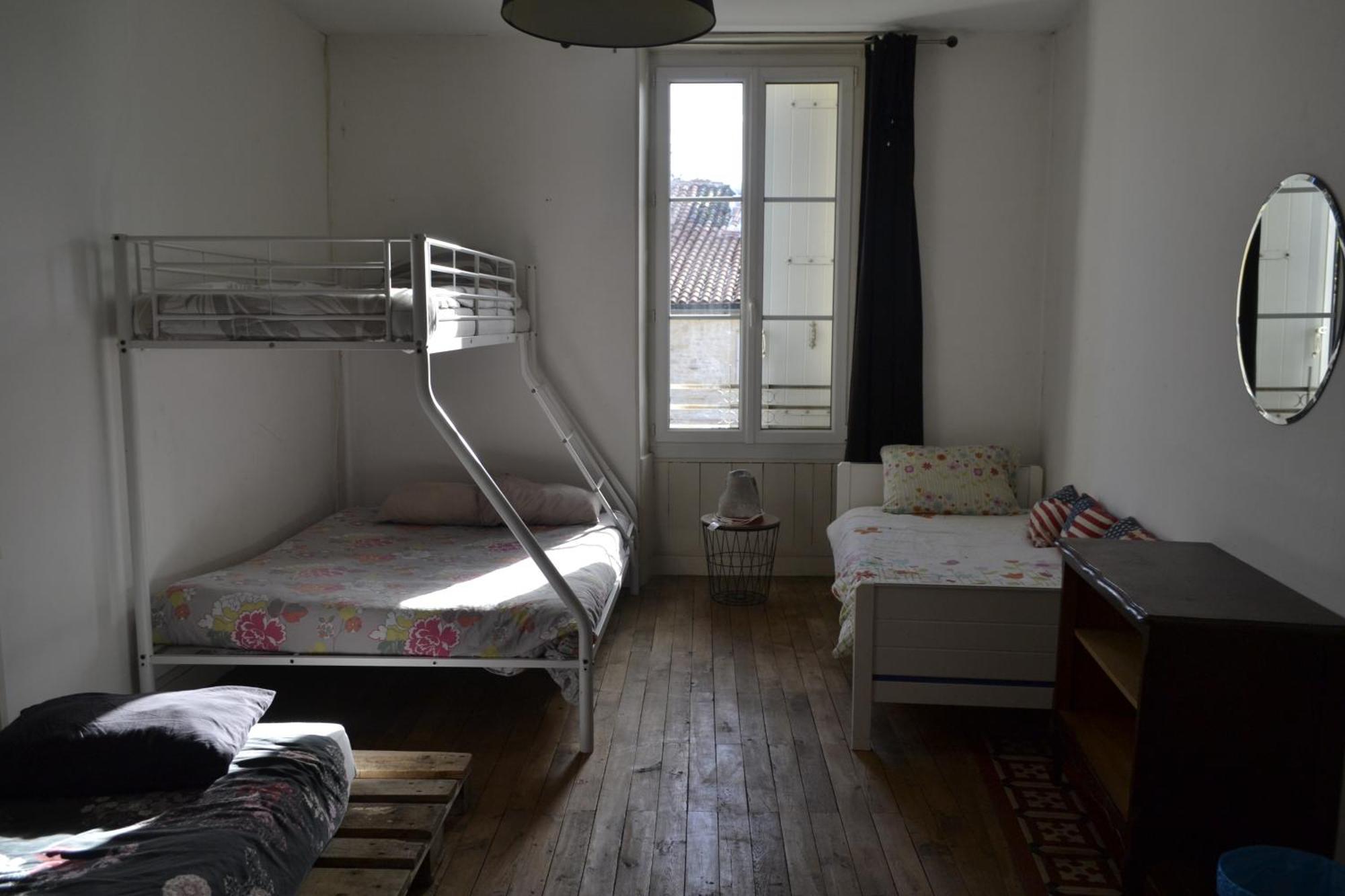 לינה וארוחת בוקר Chef-Boutonne Grande Chambre D'Hote Pour 4 A 5 Personnes מראה חיצוני תמונה